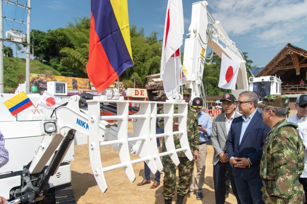 Maquinaria donada por Japón para el desminado humanitario.